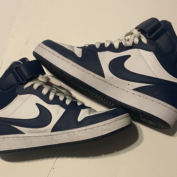 Nike Big Kids Court Borough Mid 2 Casual Sneakers in White and Navy Blue in 5.5Y - Picture 2 of 10